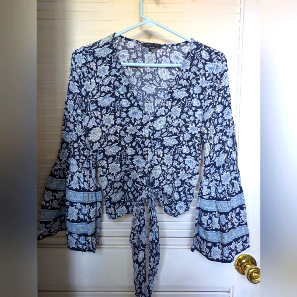 Beautiful American Eagle Blue S Floral Long Sleeve Top